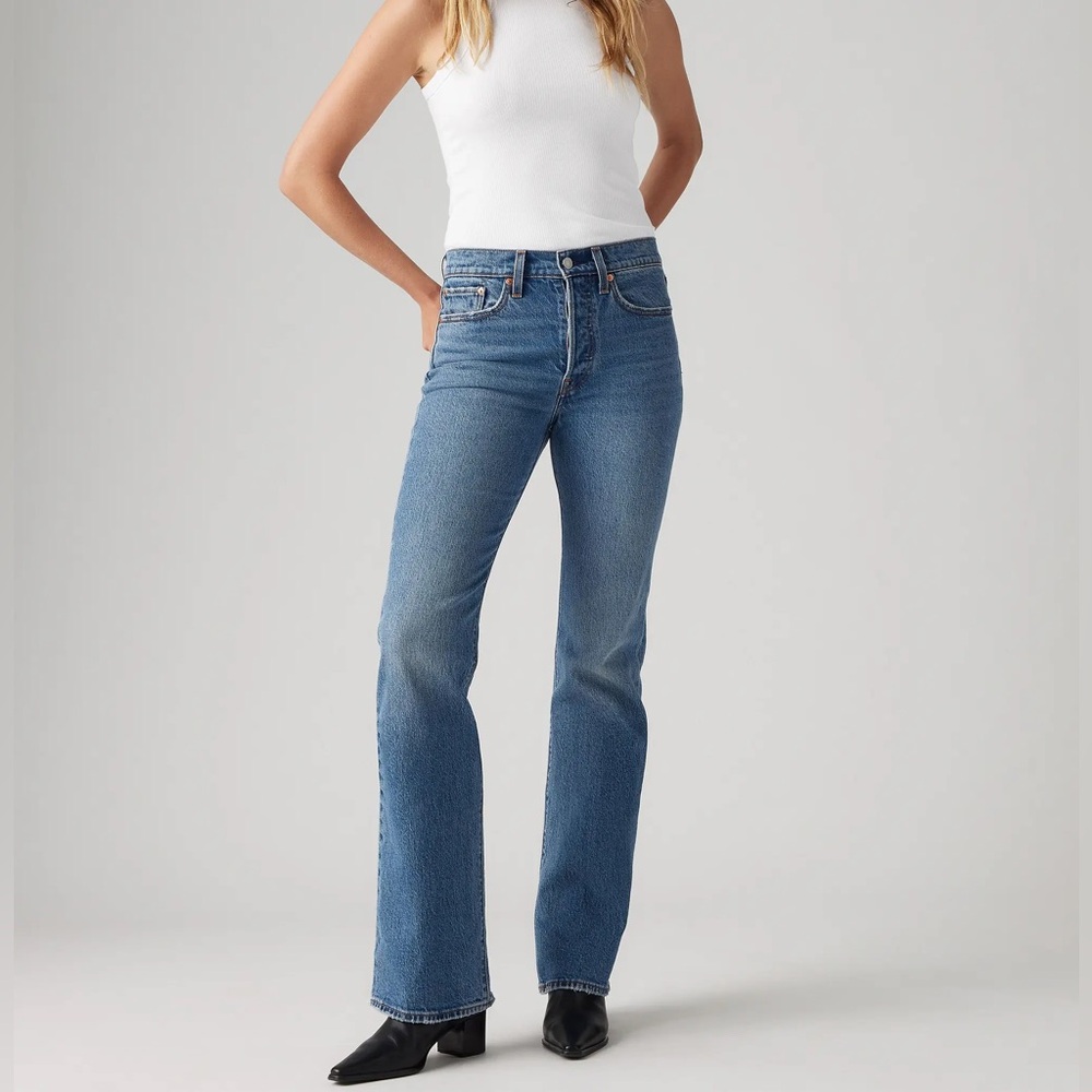 Levi's Women's Mid Blue Straight-Leg Jeans